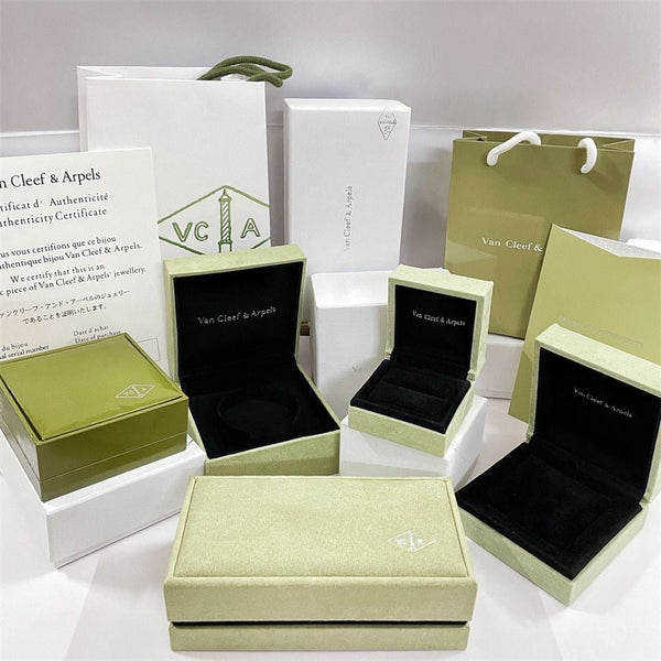 ˇTrend JewelryˇVA CLOVER BRACELET NECKLACE RING BOX GIFT BAG